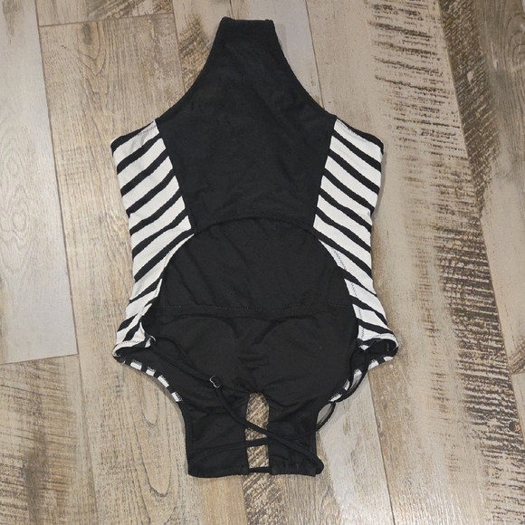 Cupshe Black and White One Piece Swimsuit with Racerback - Picture 6 of 7